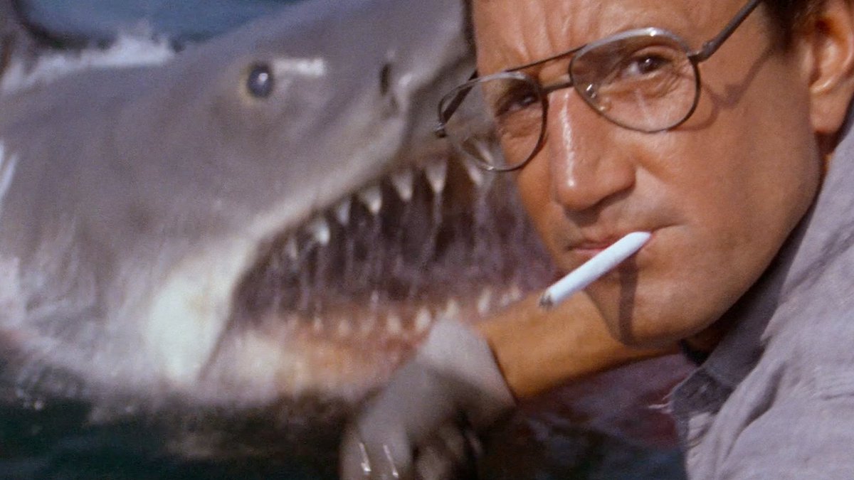 50 años de JAWS, el clásico del cine que descubrió el talento de Steven Spielberg al mundo, definió el blockbuster moderno, creó la pauta para el subgénero de horror animal y el tiburón como máximo icono de este. Y sí, sigue siendo una película de terror.
