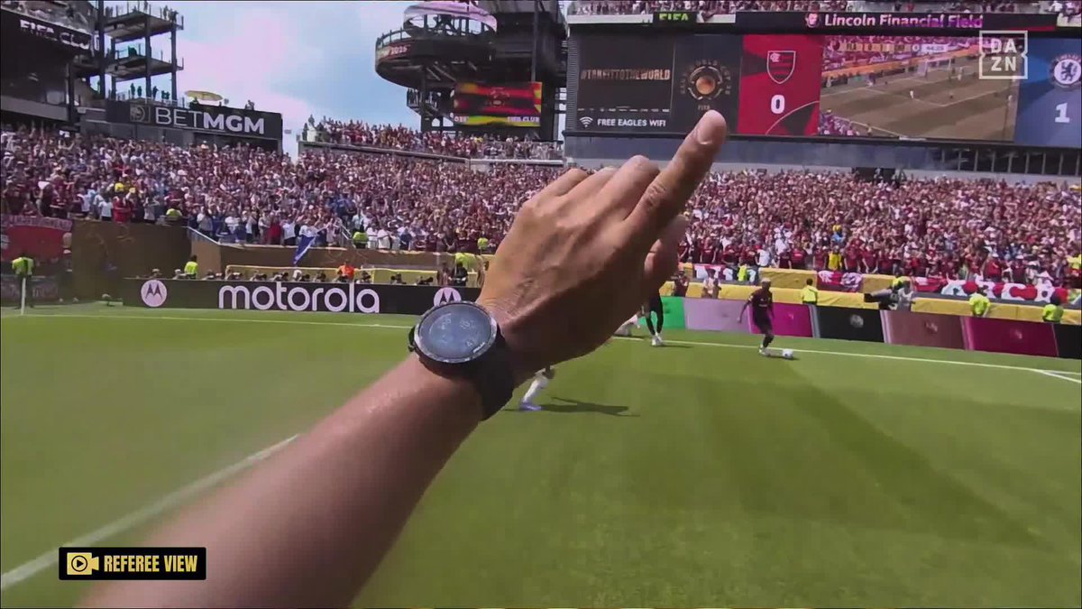 Ref cam of the Chelsea pen appeal. 👀