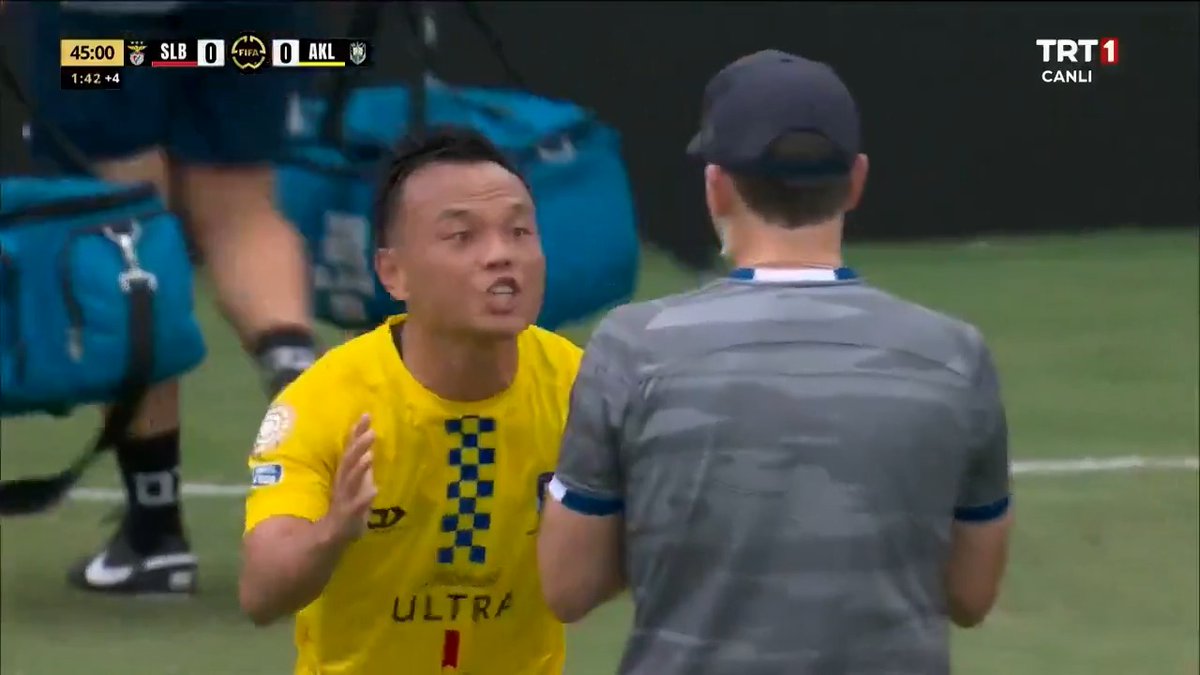 🙄 Auckland City sağlık ekibi, Tong Zhou'nun oyundan çıkmasını istedi ama Zhou bu karara şiddetle karşı çıktı .