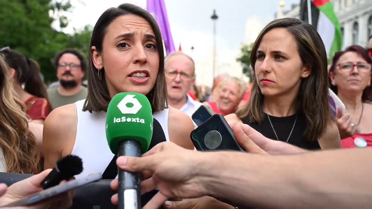El Estado terrorista de Israel y EEUU son el mayor peligro para la humanidad. El Gobierno tiene que dejar los titulares grandilocuentes, aplicar un embargo de armas y romper relaciones con Israel. 🎥Irene Montero en la manifestación por los 20 meses de genocidio en Palestina.