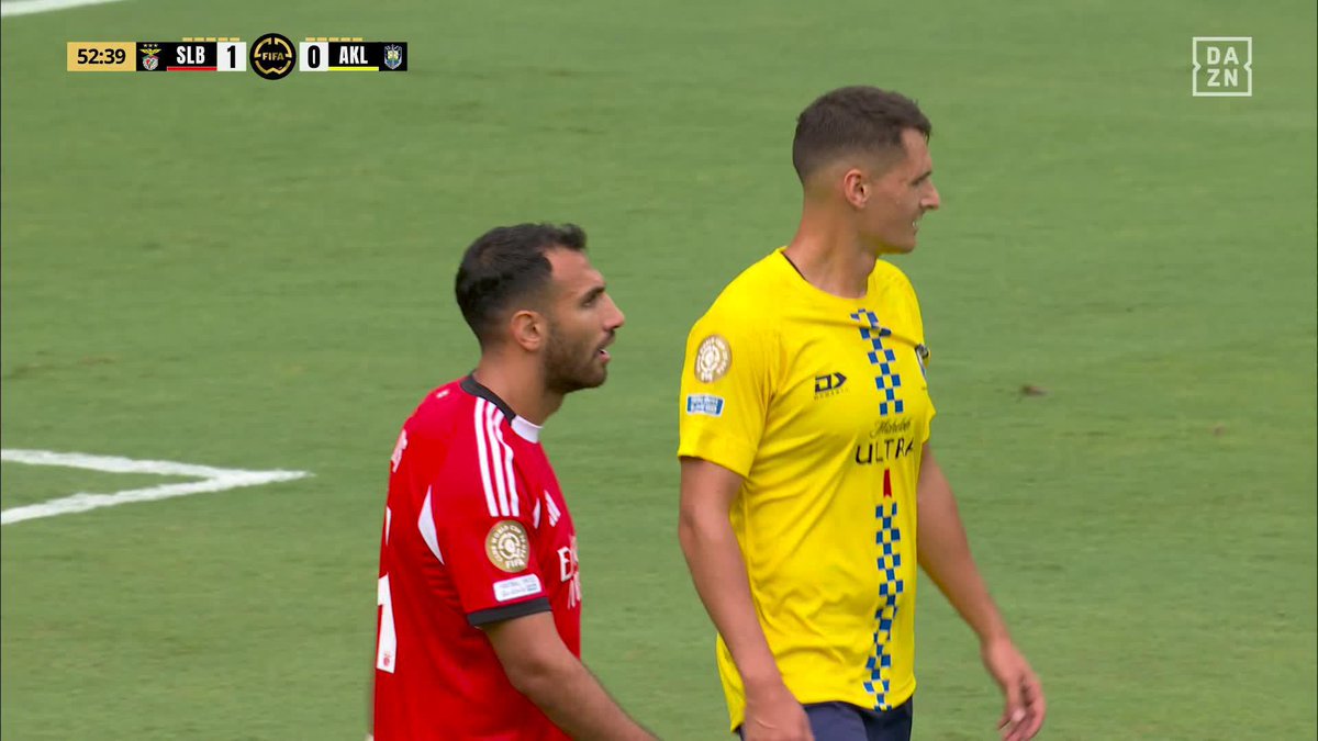 😍 | Un enchaînement de classe signé Pavlidis ! 2-0 pour Benfica ! 👏🎩 Suivez la rencontre SL Benfica 🆚 🇳🇿 Auckland City FC gratuitement ici : ! 👈 #FIFACWC #TakeItToTheWorld