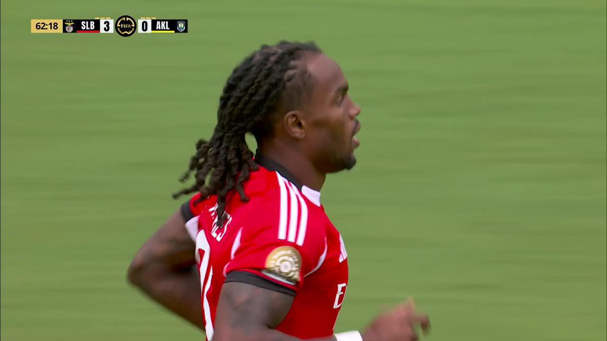 LLEGÓ EL TERCERO: Renato Sanches remató, la pelota se desvió y Benfica se puso 3-0 vs. Auckland City en el Mundial de Clubes.