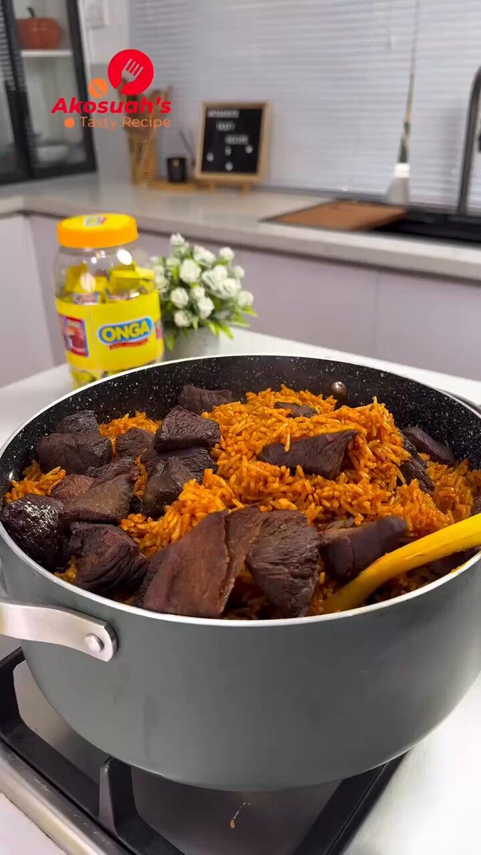 You just know the Jollof will bang like mad 😍 🎥Akosuahstastyrecipe
