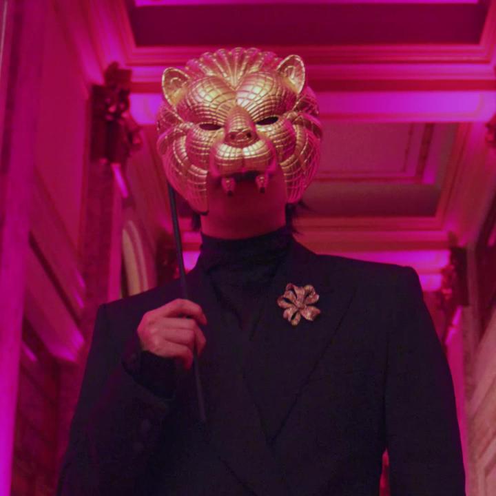 The red carpet is strictly masks off.