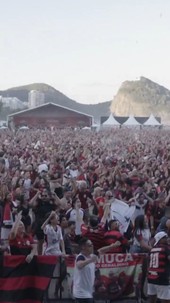 Scenes on Copacabana beach as Flamengo beat Chelsea at the @FIFACWC! 👏