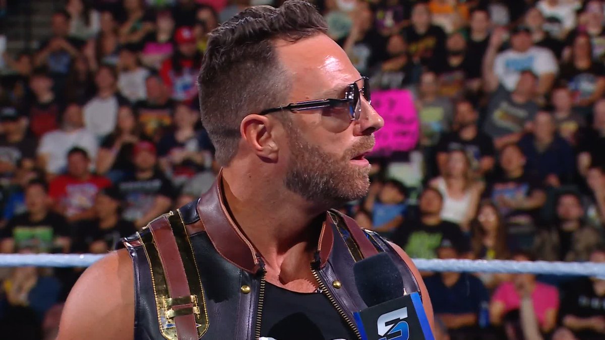 .Seth Rollins looks a little different... LA Knight Paul Heyman #SmackDown
