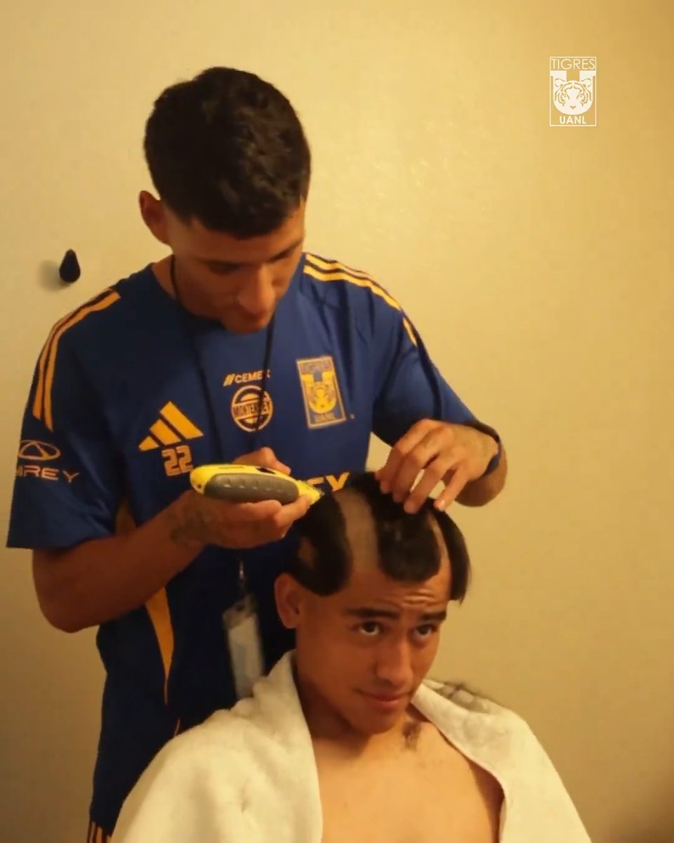 💈💇🏻♂️💈 No podía faltar la tradicional 'novatada' para los canteranos que viven su primera Pretemporada con el equipo. ¡A estrenar look! 🤪🤙🏼