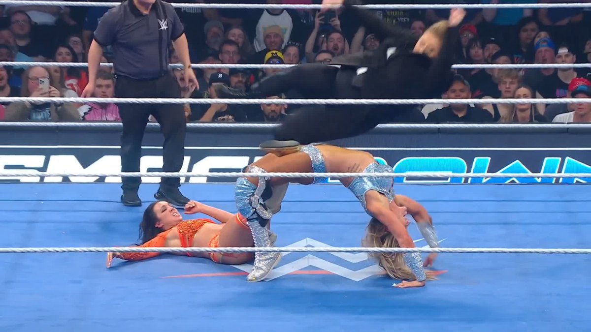 Come on, Charlotte! Lexi (Kaufman) Cabrera was just trying to help... 🤨 Charlotte Flair #SmackDown