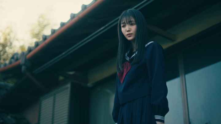 久保史緒里(乃木坂46)が演じるのは、のちに殺人事件の被害者となる女子高校生の沙良。 何やら深い闇を抱えた彼女。あの光の消失した瞳には、堕ちていく友達の姿が…。 #湊かなえ落日 #Sunset