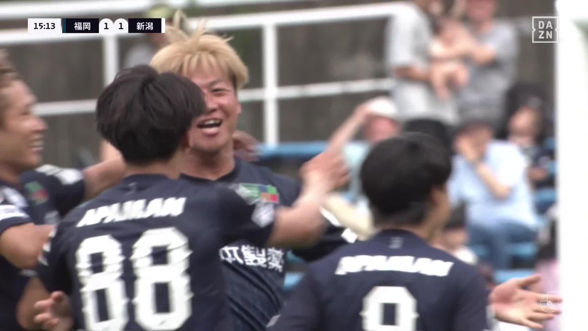 挨拶代わりの一撃 #橋本悠 が高い位置でボールを奪い #碓井聖生 が力強く振り抜いた！ 碓井の移籍後初ゴールで あっという間に福岡が逆転☑️ 🏆明治安田J1第21節 🆚福岡×新潟 🆓#DAZN ライブ配信 #Jみようぜ #Jリーグ #福岡新潟