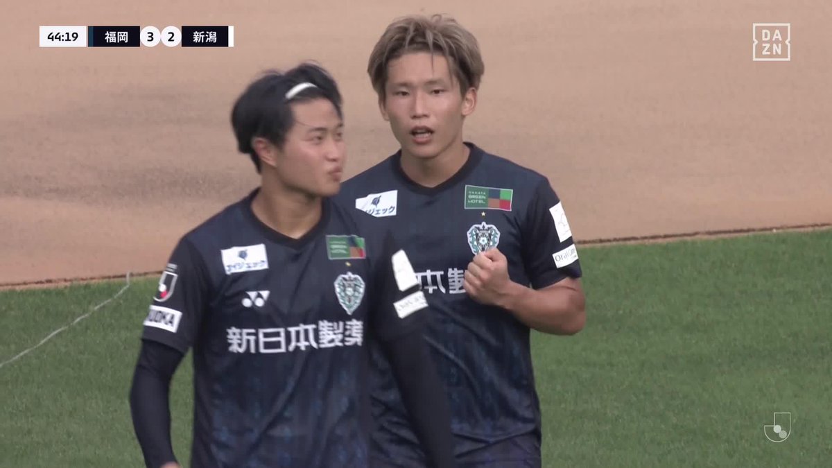 味方をも欺くキックフェイント ロングボールに抜け出した #岩崎悠人 から受けた #北島祐二​​ がシュートフェイントで相手を交わし決めた！ 北島のJ1初ゴールで 前半のうちにアビスパが勝ち越す！ 🏆明治安田J1第21節 🆚福岡×新潟 🆓#DAZN ライブ配信 #Jみようぜ #Jリーグ #福岡新潟