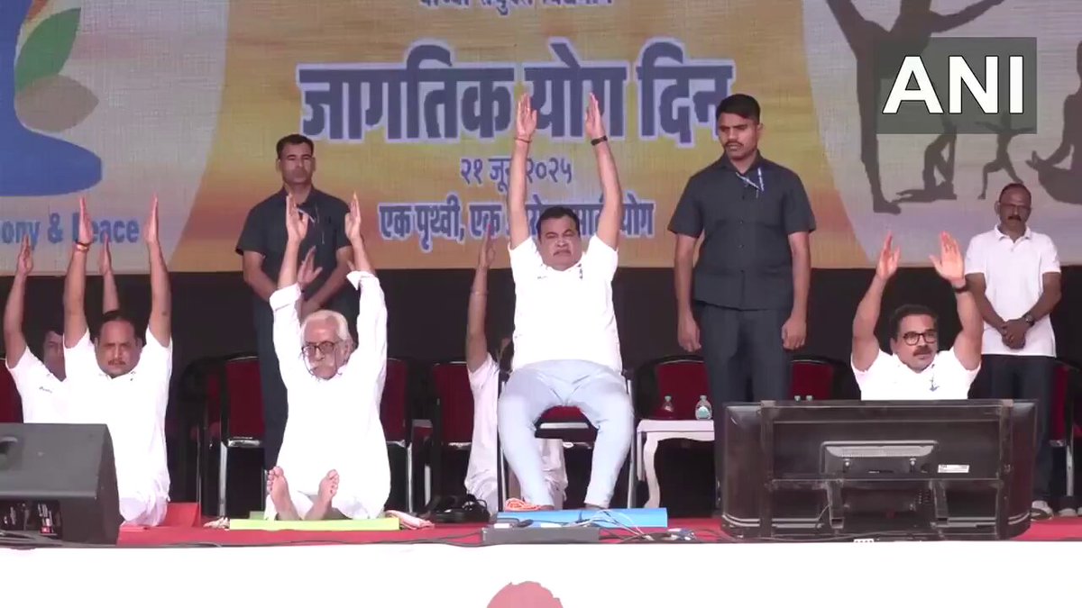 टोलासन - यह वो विशेष योग मुद्रा है जिसमें नेता कुर्सी पर बैठकर जनता की कमर सड़क और टोल दोनों से तोड़ता है।