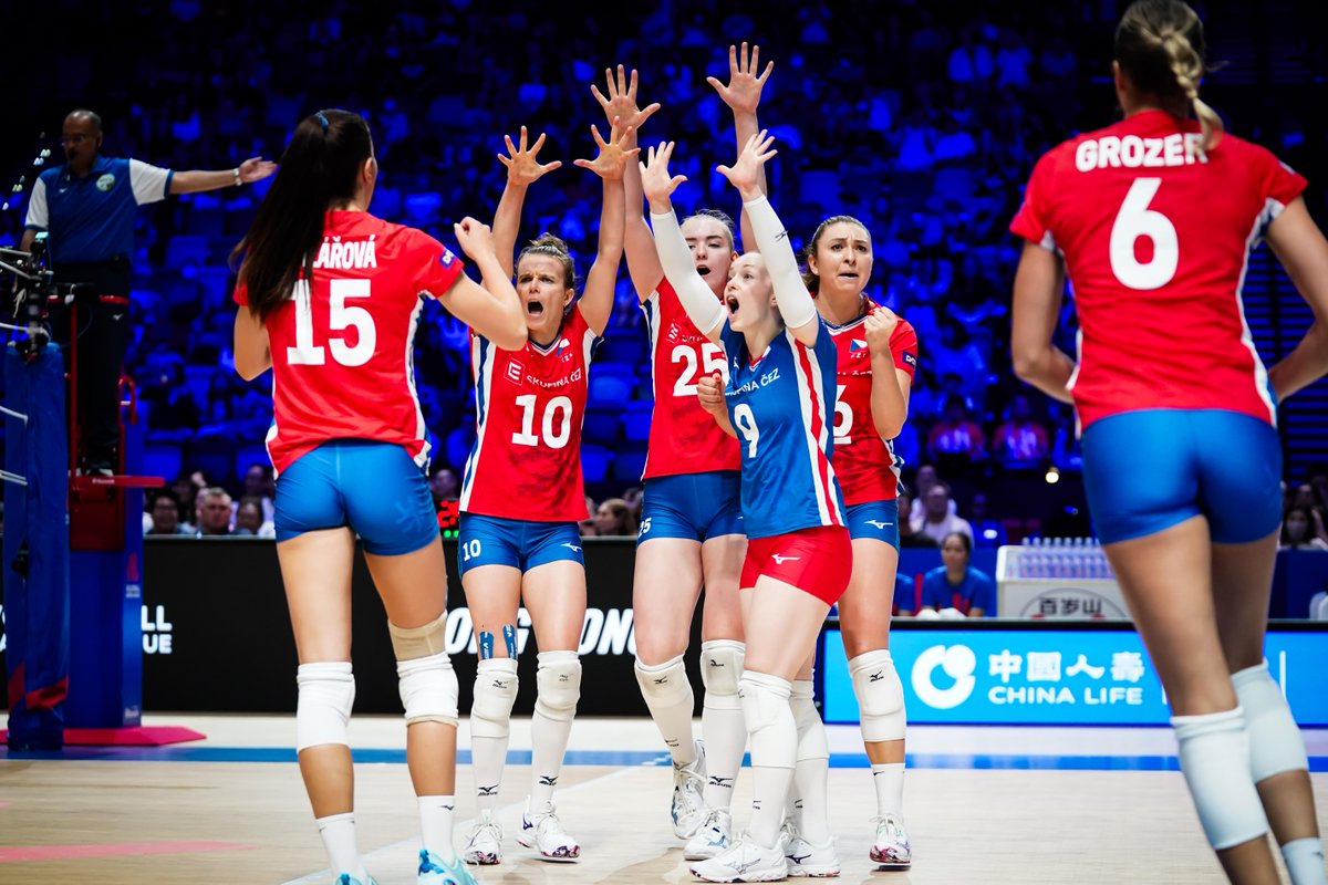 #VNL2025: CZECHIA 3-0 THAILAND That’s win #4 for Czechia 🇨🇿 and their first-ever VNL win over Thailand 🇹🇭 ✅! Set 3 was the highlight — a back-and-forth battle that stretched to 32–30 🤯. 📺 Watch #VNL on VBTV: 🏐 #BePartOfTheGame #volleyball