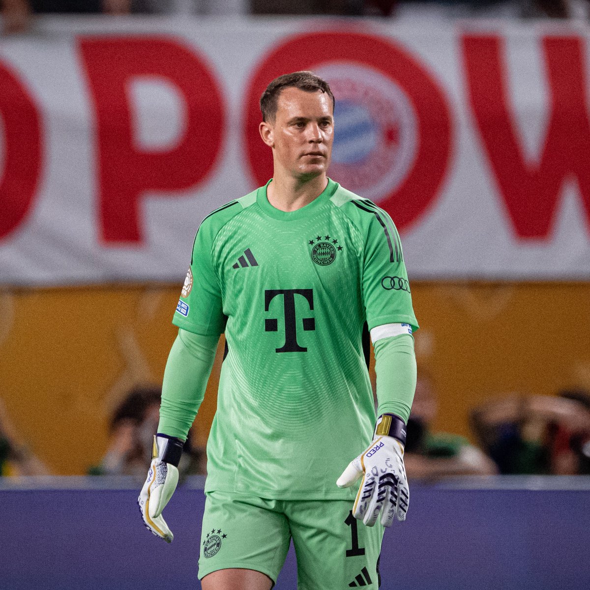 🏆 FIFA Turnier 🟢 Grünes Torwarttrikot 🧤Parade mit einer Hand Wir bekommen Flashbacks, ihr auch? 👀🐐 Was für eine Parade, Manuel Neuer 💪 ℹ️ Alle #FIFACWC Spiele live &amp; kostenlos auf DAZN! #Neuer #FCBayern