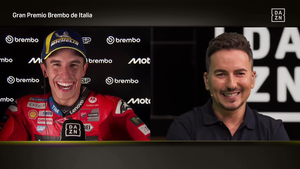 🗣️ Jorge Lorenzo: "¿Qué tal Marc? Hace tiempo que no hablamos" 🗣️ Marc Márquez: "Estás desaparecido. Déjate ver más" El momentazo entre Marc Márquez y Jorge Lorenzo 😁 ¡VAYA DOS FENÓMENOS! #ItalianGP 🇮🇹 #MotoGP 🏁