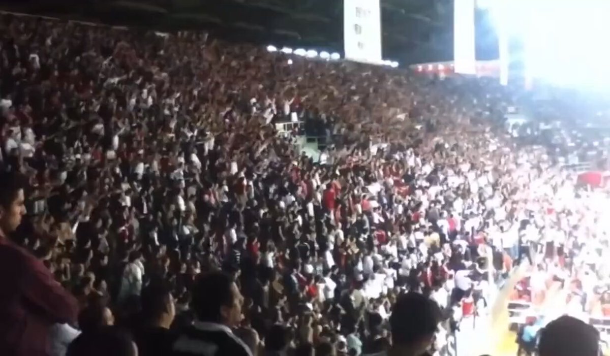 Düşmanca bir atmosfer ile rakibe baskıyı hissettir! ✅ Yoğun ıslık ve uğultu ile rakibe potayı gösterme! ✅ Hakemin götünü oynatmasına, koç ile diyaloglara girmesine müsaade etme! ✅ Ve en önemlisi, provokasyonlara gelme! ✅ Gerekeni yap… 😎 #çArşı