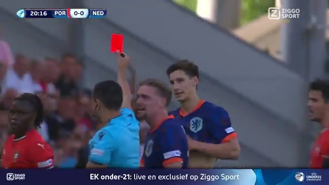 𝙊𝙃, 𝙉𝙀𝙀.. 💔 Van Bommel moet eraf na zijn tweede gele kaart ↝ 🟥 #ZiggoSport #U21EURO #PORNED