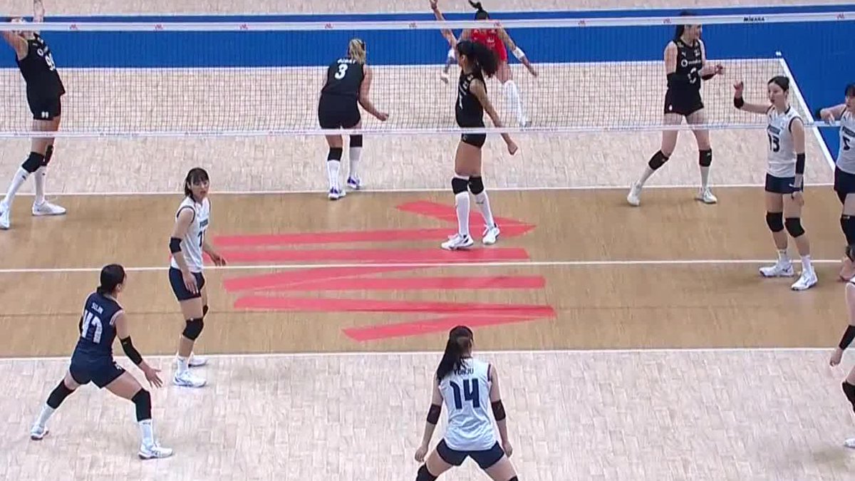AKÖZ really said: “NOT ON MY WATCH” 🫵 Libero doing Libero things 👏 #volleyball #bepartofthegame