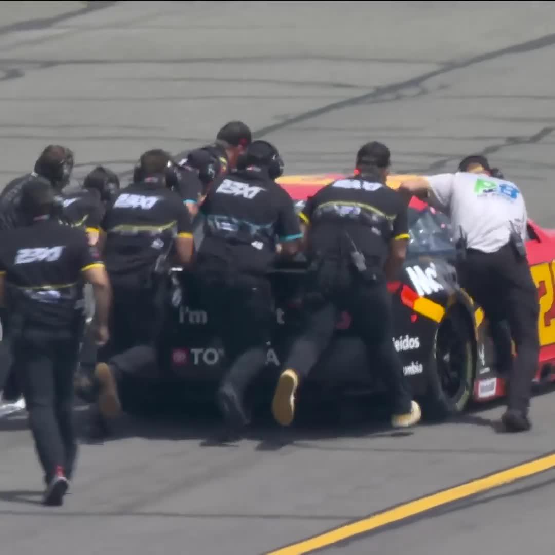 Mechanical issues on the No. 23! Bubba Wallace's car will not start on pit road! #BuschLightPole