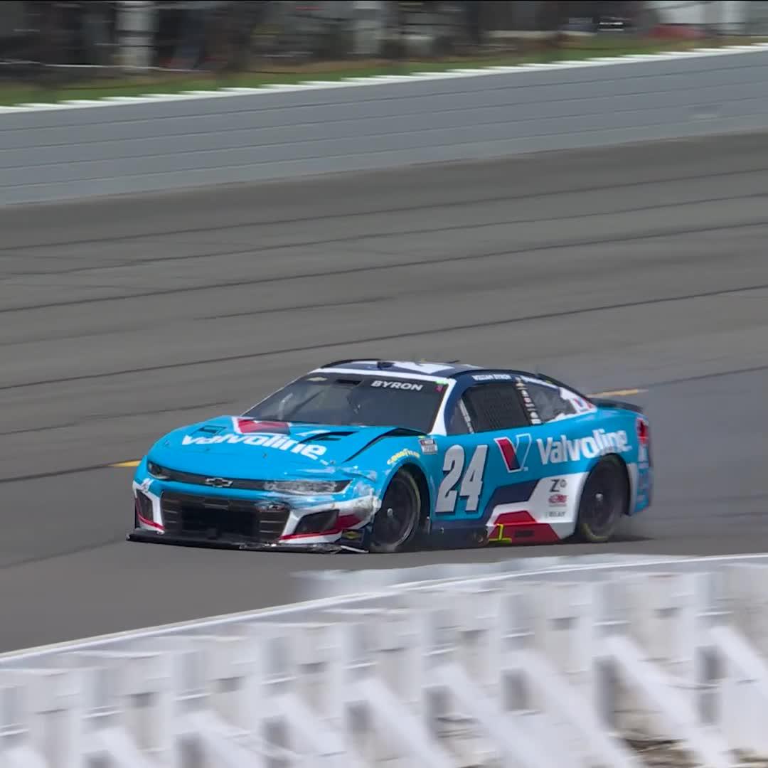 The No. 24 spins! William Byron loses control exiting the tunnel turn! #BuschLightPole