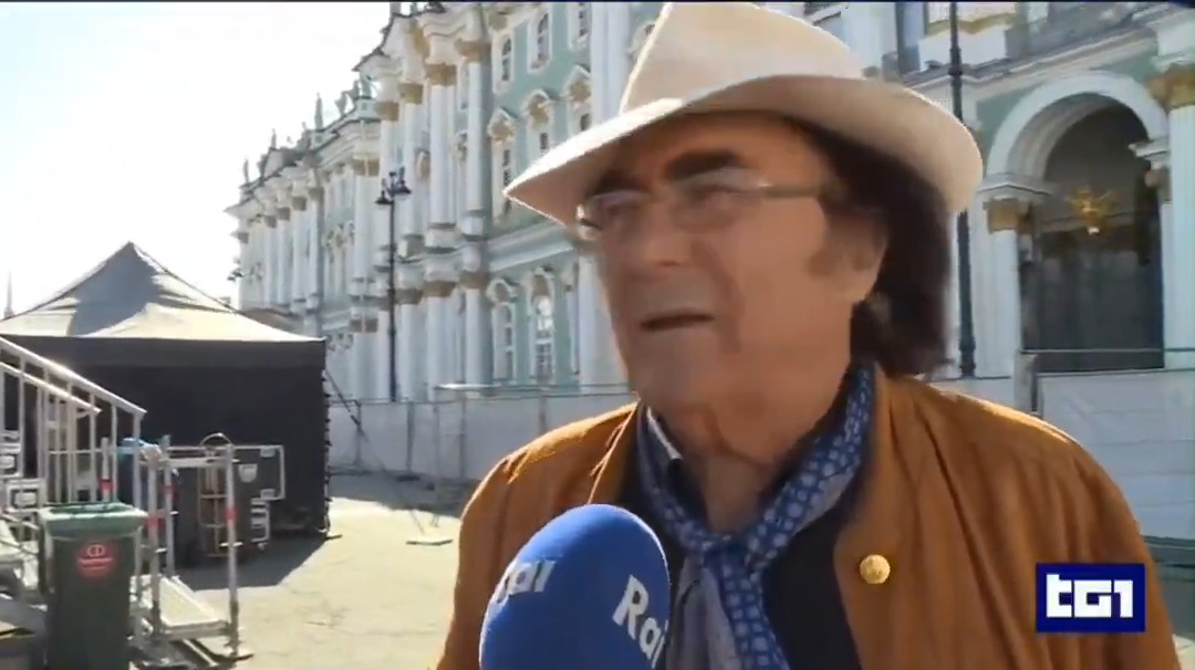 Albano in Russia: "Tu accendi la tv in Italia e sembra che qui ci siano bombe e cannoni da tutte le parti" La giornalista: "Ma non è qui la guerra" Stendiamo un velo pietoso