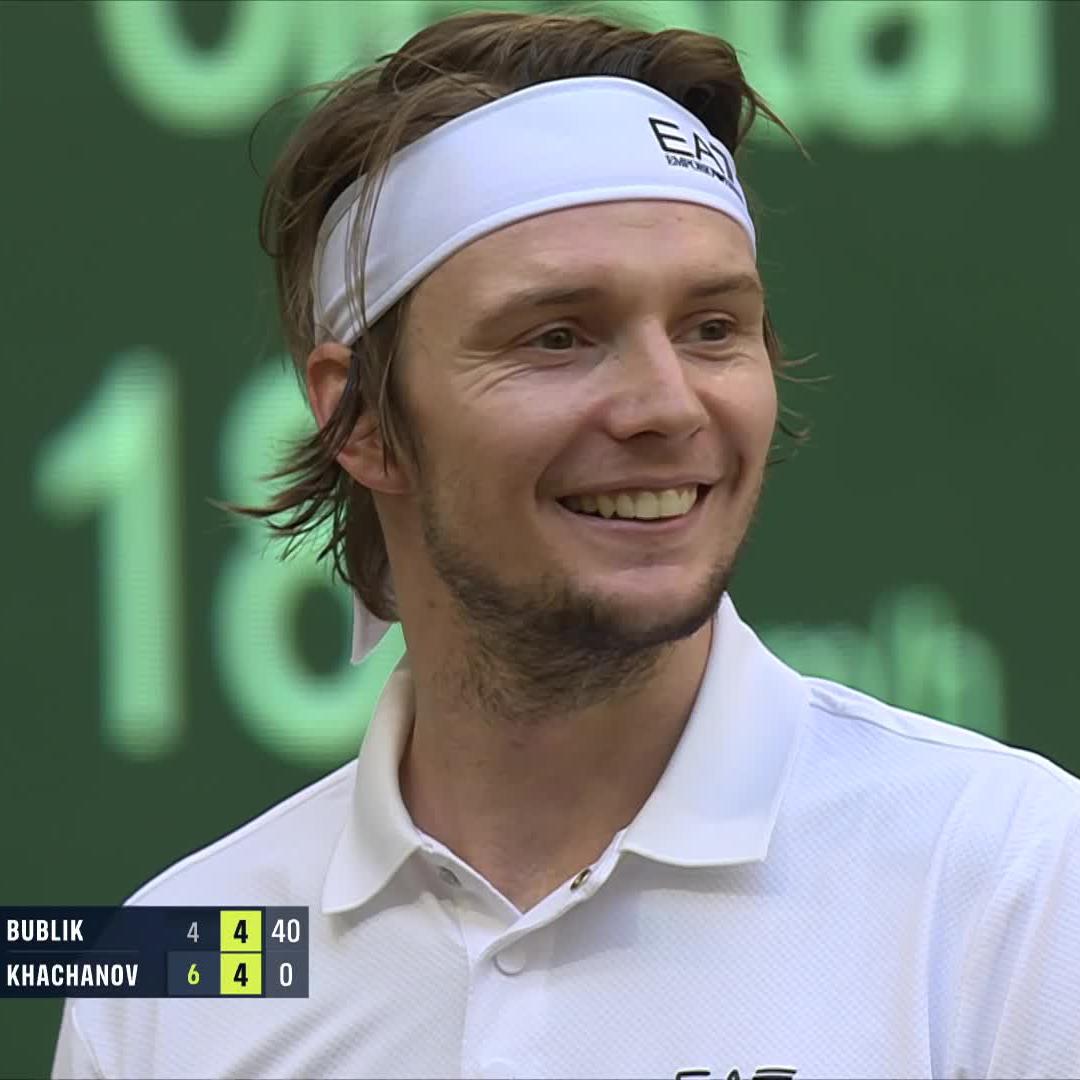 Bublik hit an underarm serve against Khachanov, but it was a let. He laughs it off. Surely he wouldn’t be crazy enough to do it immediately after hitting a let. But this is Sasha Bublik we’re talking about. That sneaky smile is so deceiving 😭😭😭