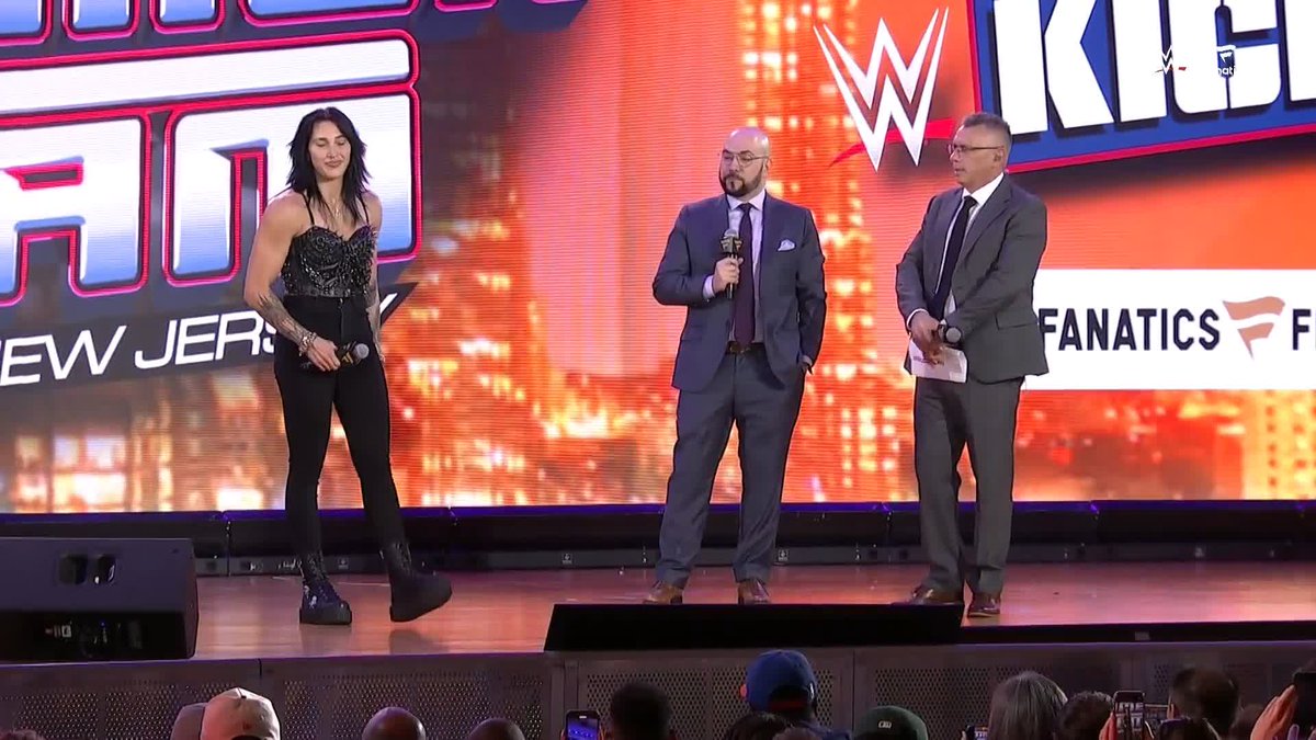 "She's pathetic." RheaRipley_WWE isn't holding back on Raquel... 😳 Fanatics Fest Fanatics #SummerSlam
