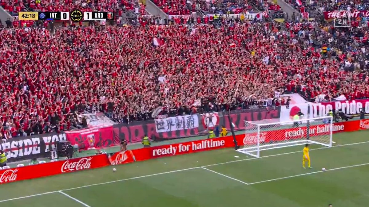🏆━━━━━━━━━━━━ FIFAクラブワールドカップ #DAZN ピックアップシーン ━━━━━━━━━━━⚽ ゴール裏をぎっしり埋める赤いサポーター🟥 猛攻に耐える選手たちを声で後押し📣 🆚インテル×浦和レッズ ⚽ゴール裏浦和サポーター