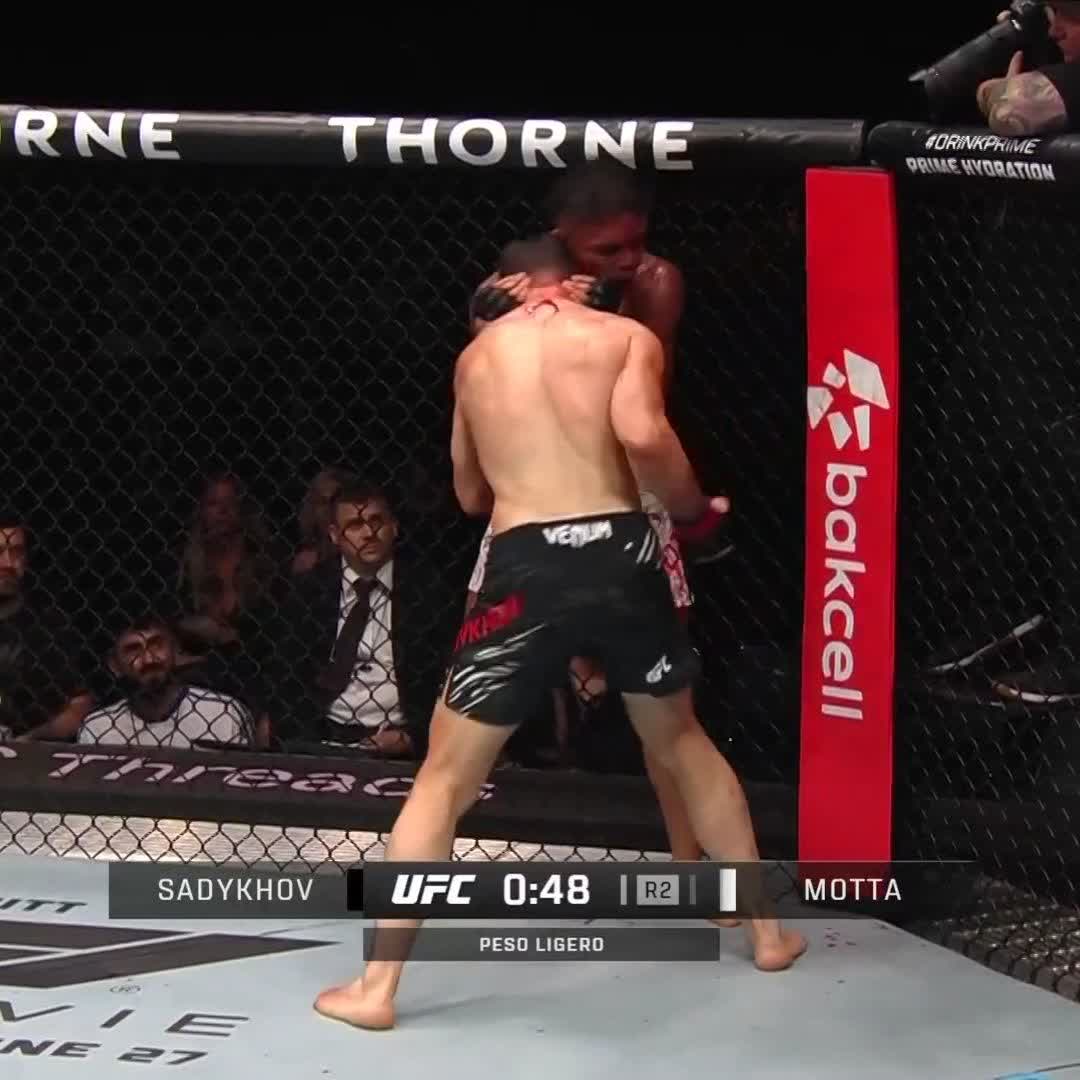 Sadykhov consigue la victoria por nocaut en su propio país‼️🇦🇿