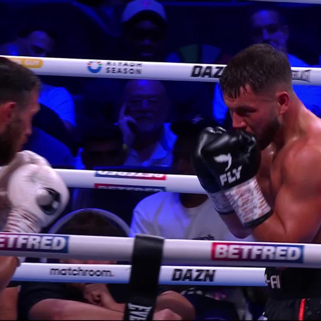 BIG shots landed at the end of the third from Conah Walker 💥 #YafaiRodriguez | Live NOW on DAZN