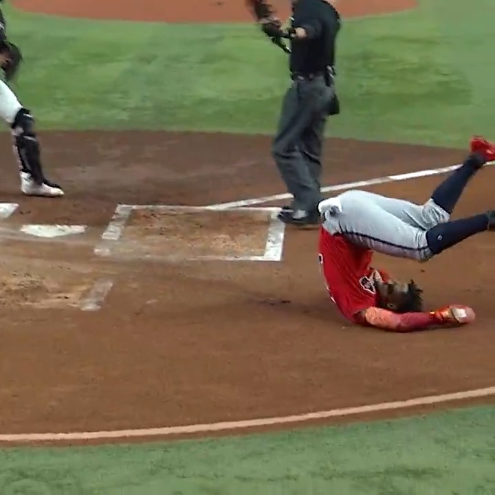 Ronald Acuña Jr. runs right through the stop sign to score!