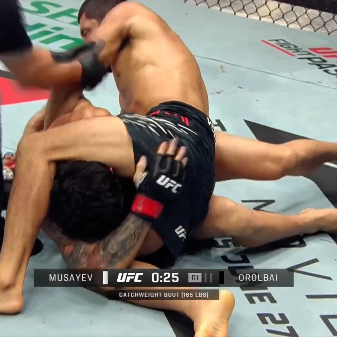 SILENCES THE CROWD WITH THE SUBMISSION! 🤫 Myktybek Orolbai gets the tap in the final seconds of round 1! [ #UFCBaku | LIVE NOW on ABC ]