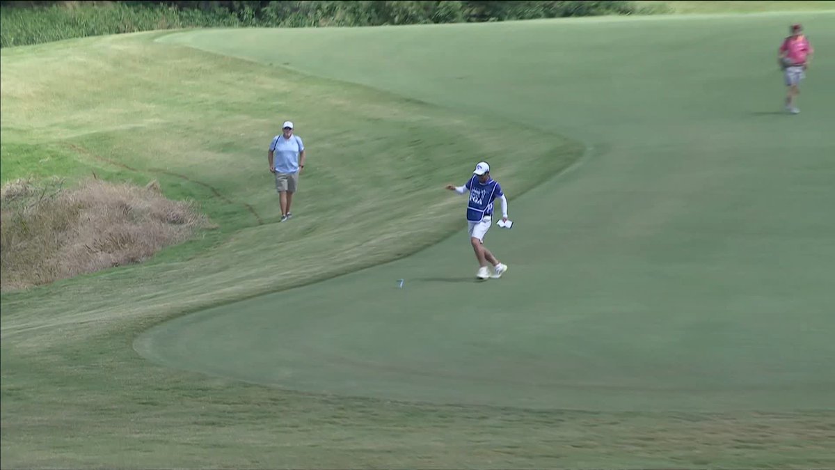 The wind is causing chaos in Texas for everyone 😳💨 Jeeno Thitikul's caddie had to chase her yardage book across the 9th hole! 😅
