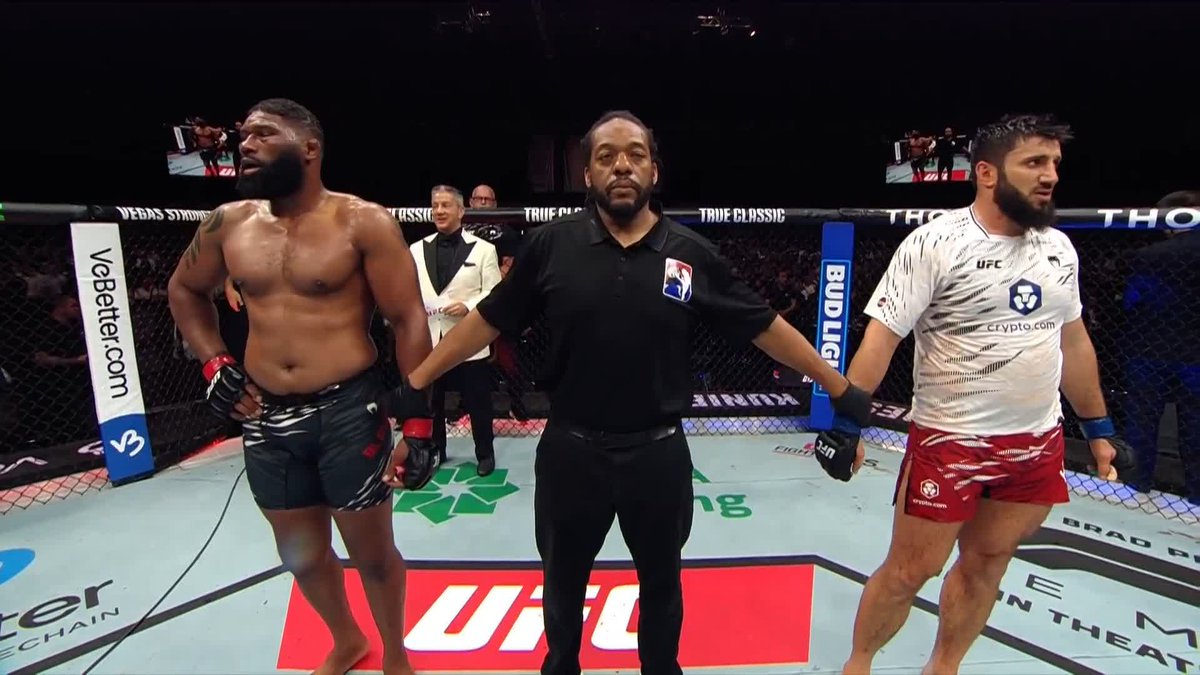 Victoire de 🇺🇲 Curtis Blaydes, qui s’impose par décision partagée face à Rizvan Kuniev dans un combat serré. #UFCBaku