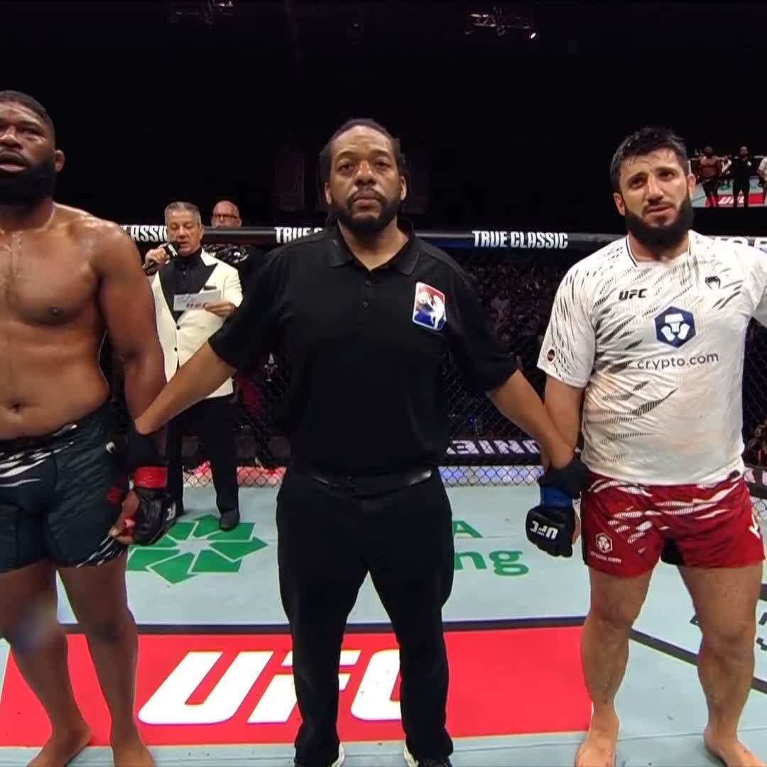BY SPLIT DECISION ✂️ Curtis Blaydes earns the win to keep his top 5 ranking! 👏 [ #UFCBaku | LIVE NOW on ABC ]
