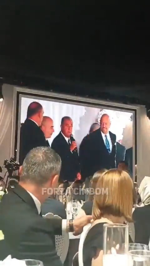 Dursun Özbek ve Fatih Terim, katıldıkları bir düğünde nikah şahitliği yaptı.