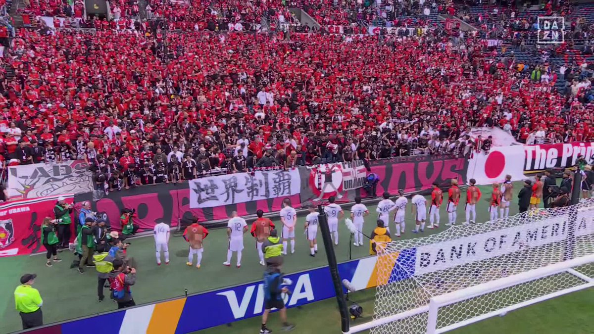 🇯🇵 Terminó el partido y los muchachos del Urawa fueron directo con su gente. Merecían una alegría hoy. Jugadores e hinchas.