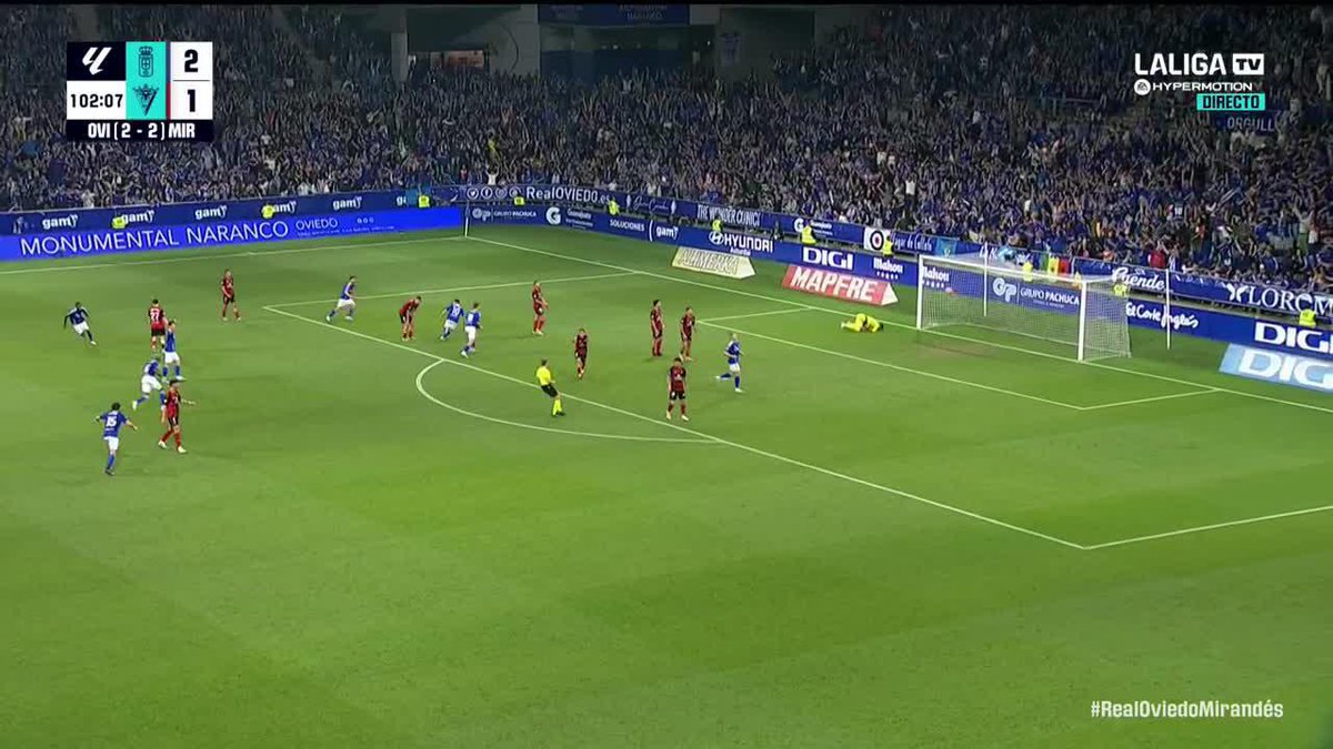 Me he cortado y mi sangre sale azul. Desde el día en que mi padre me llevó al CARLOS TARTIERE. Se desata la locura en Oviedo. El ascenso, más cerca que nunca 🩵 #LALIGAHYPERMOTION