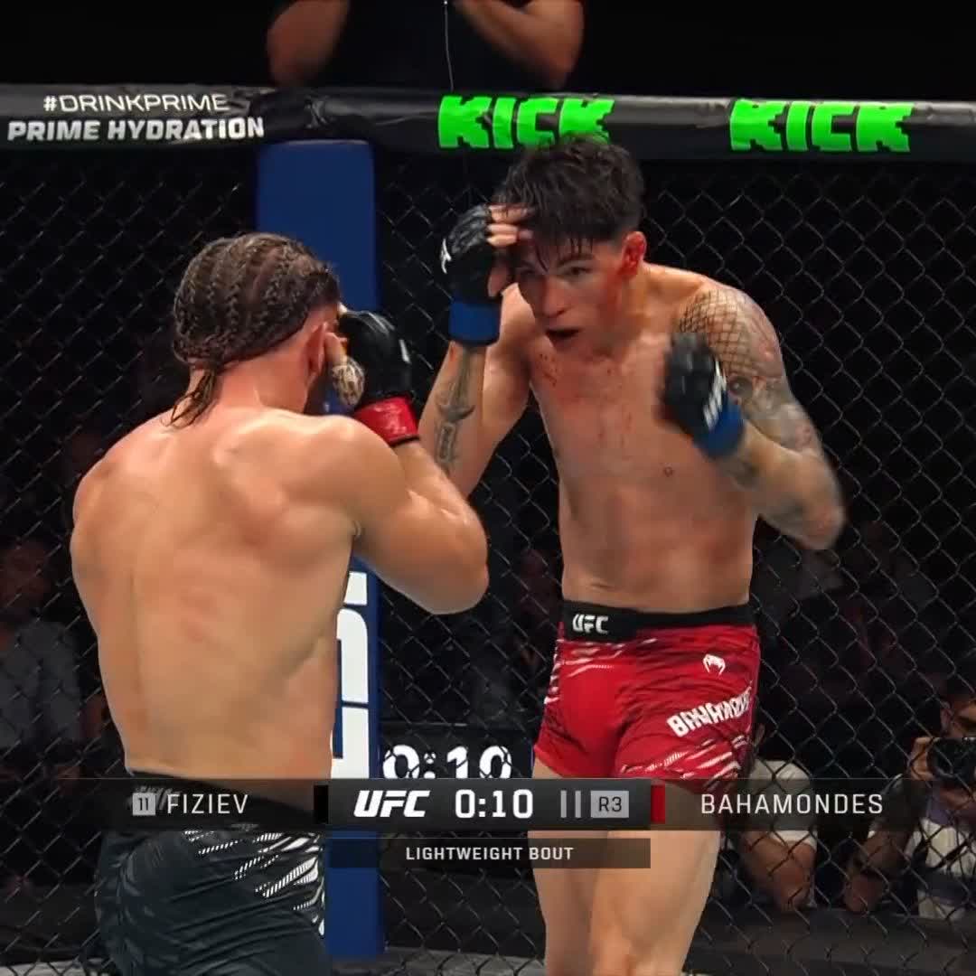 ON THEIR FEET AFTER THAT 👏 Rafael “Ataman” Fiziev ends the fight on top in the co-main event! [ #UFCBaku LIVE NOW on ABC ]