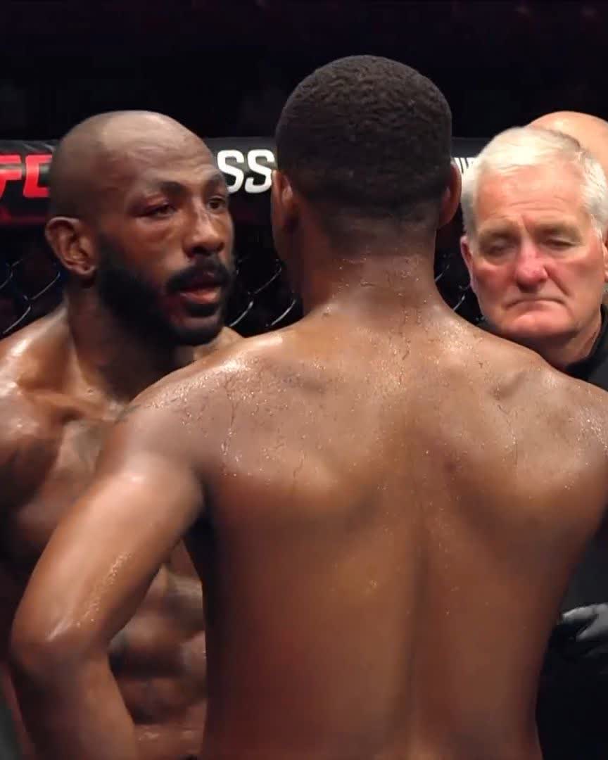 🗣️ "You're not easy to read and I gotta protect myself!" Jamahal Hill and Khalil Rountree Jr. exchange words after the bell 👀 #UFCBaku