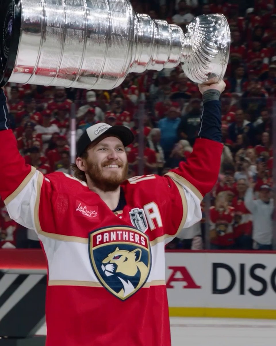 The smile on Matthew Tkachuk's face says it all 😁🏆 #StanleyCup
