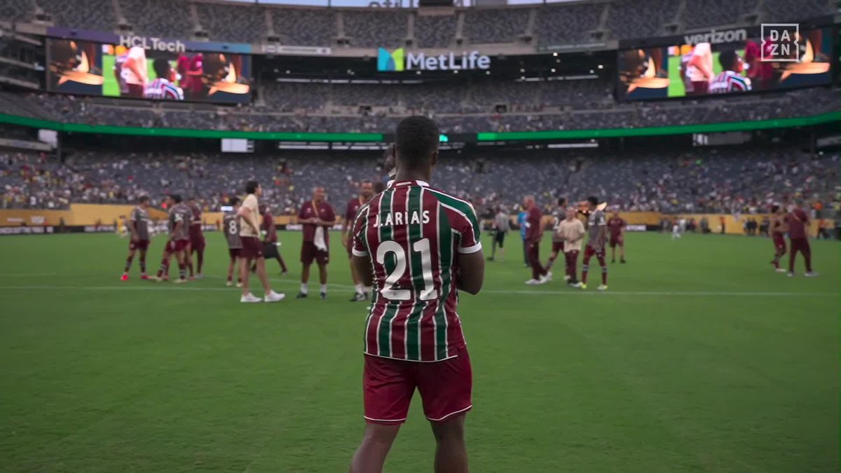 🥹 Jhon Arias celebrando con su hija otra genial actuación en el Mundial de Clubes: