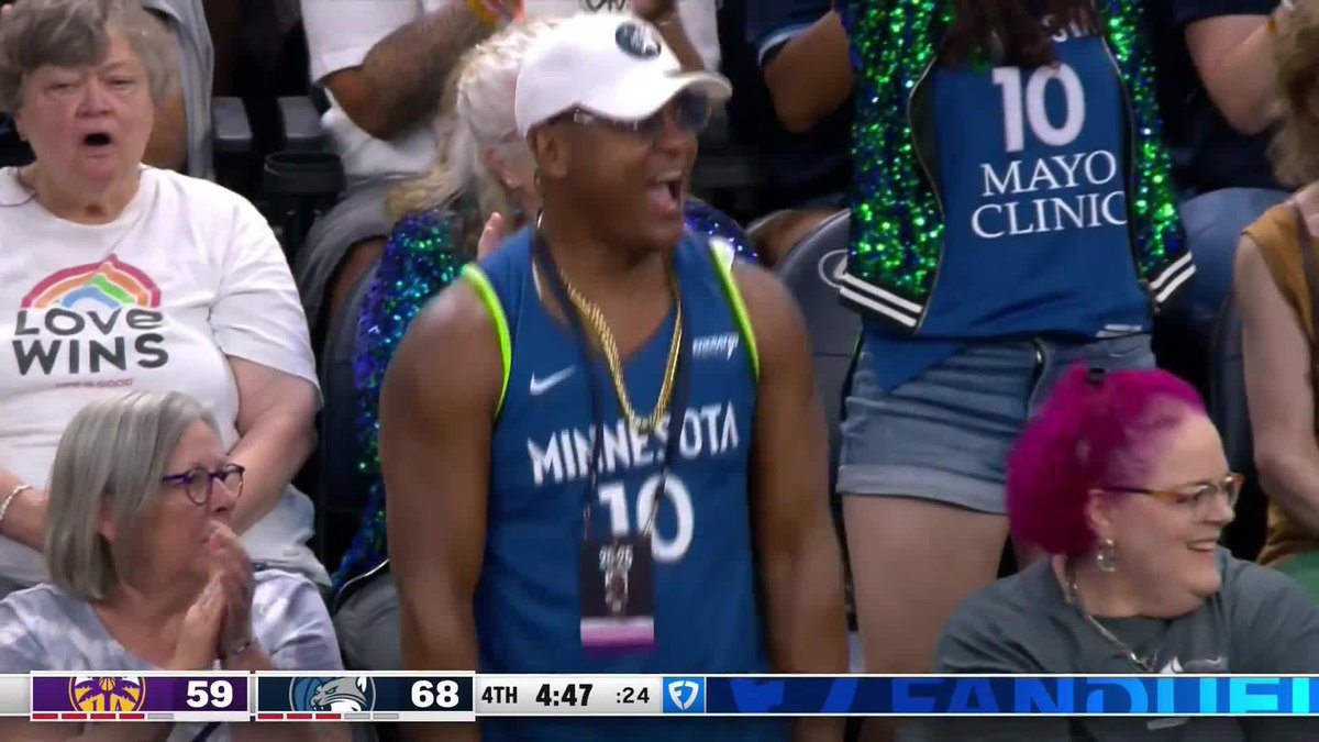 The bag work from Courtney Williams makes it another 8-0 Minnesota Lynx run 🔥