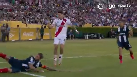 Sergio Ramos ainda saiu rindo 😅