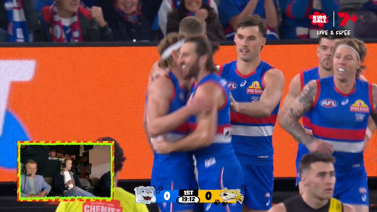 "BONTEMPELLIIIIIIII!" The Dogs strike first! #AFLDogsTigers
