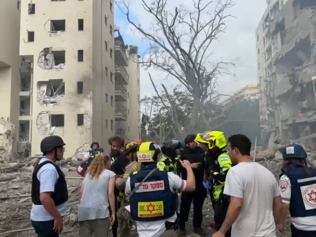 The Iranian regime is firing ballistic missiles at civilian population centers in Israel. 📹MDA