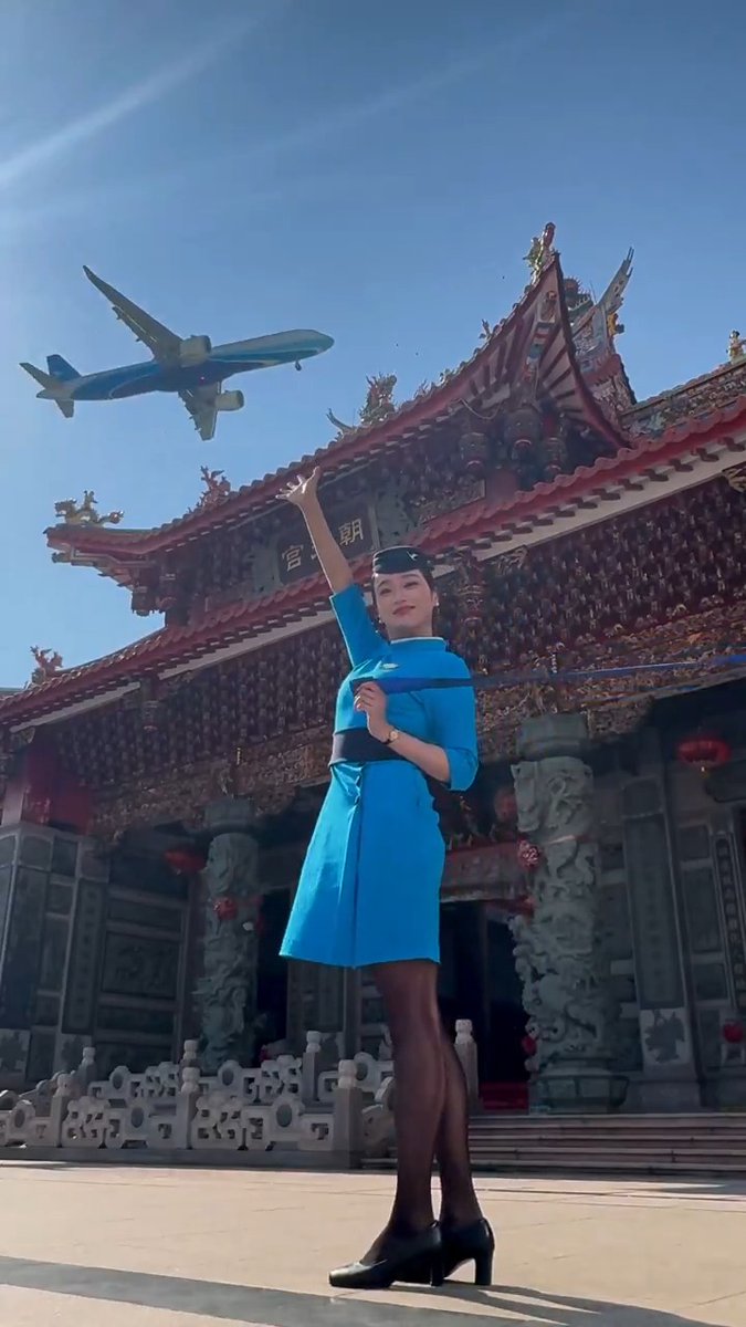 A ribbon that ties us together. For 25 years, SkyTeam has connected people, places, and cultures across the globe. Thank you for being part of our journey and letting us be part of yours. 💙 #SkyTeam25