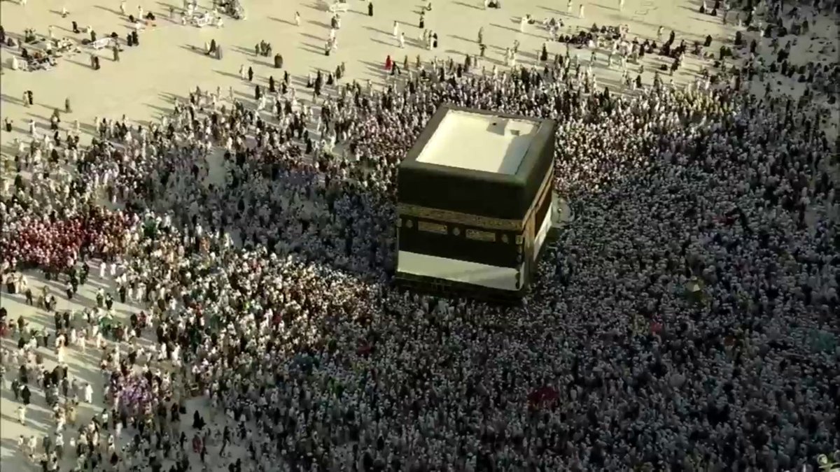 مع شروق الشمس.. لقطات روحانية للمعتمرين من صحن المطاف والمسعى.🕋