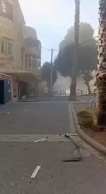 حيفا صباح اليوم بعد استهدافها بمجموعة صواريخ