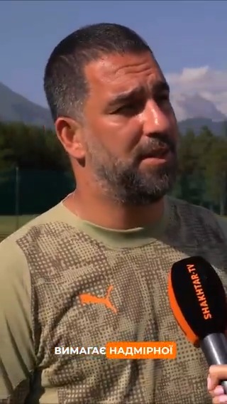 Arda Turan: "Günde 3 antrenman yapmakta bir şey yok. Oyunculuk kariyerimde bu sistemle başarılı oldum. Fiziksel olarak %100 hazır olmalıyız. Kötü oynayabilirsiniz ama kötü koşamazsınız."